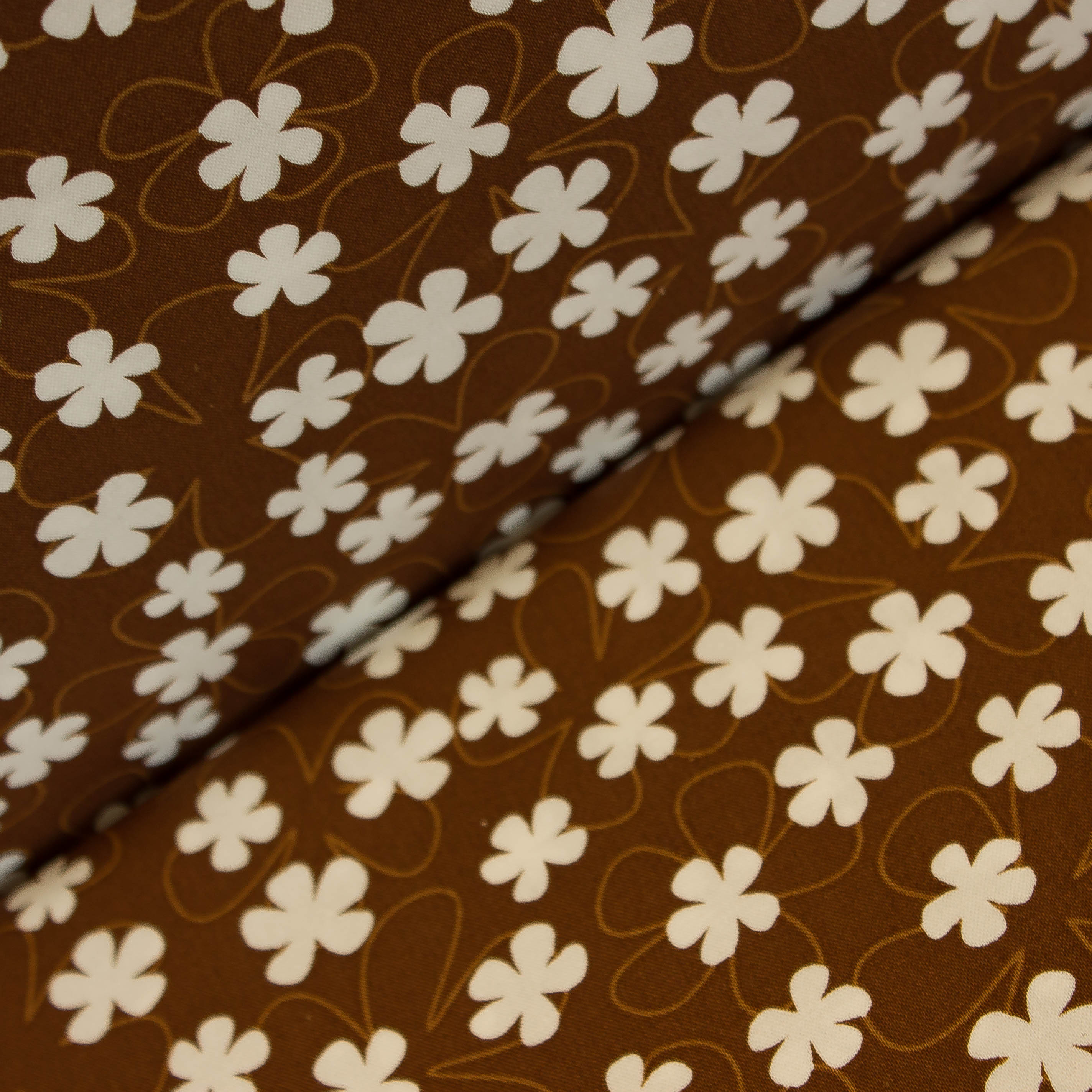 Katoen bruin met witte en bruine bloemen